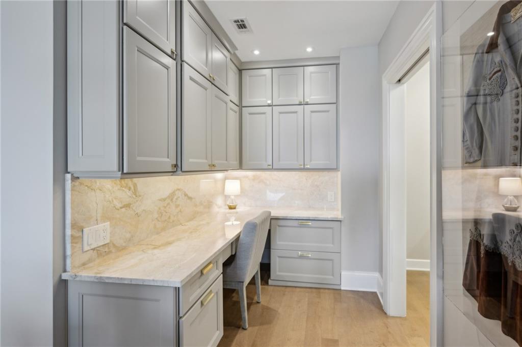 2795 Peachtree Road NE Unit 906