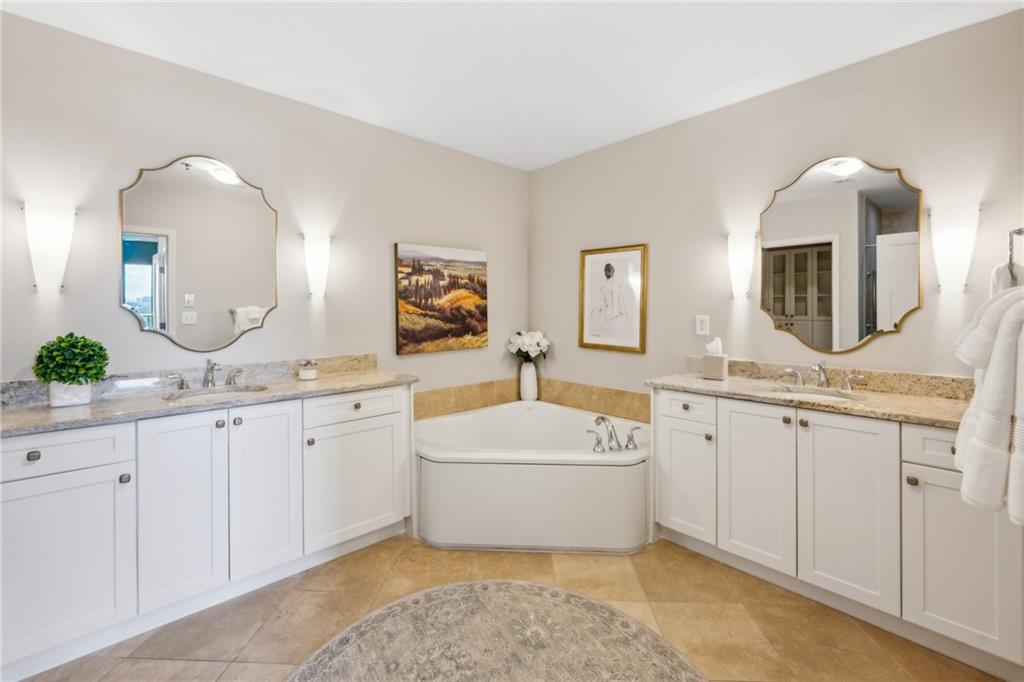 2795 Peachtree Road NE Unit 906