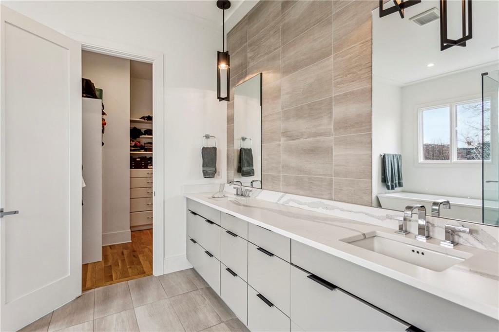 522 Boulevard Place NE Unit 1