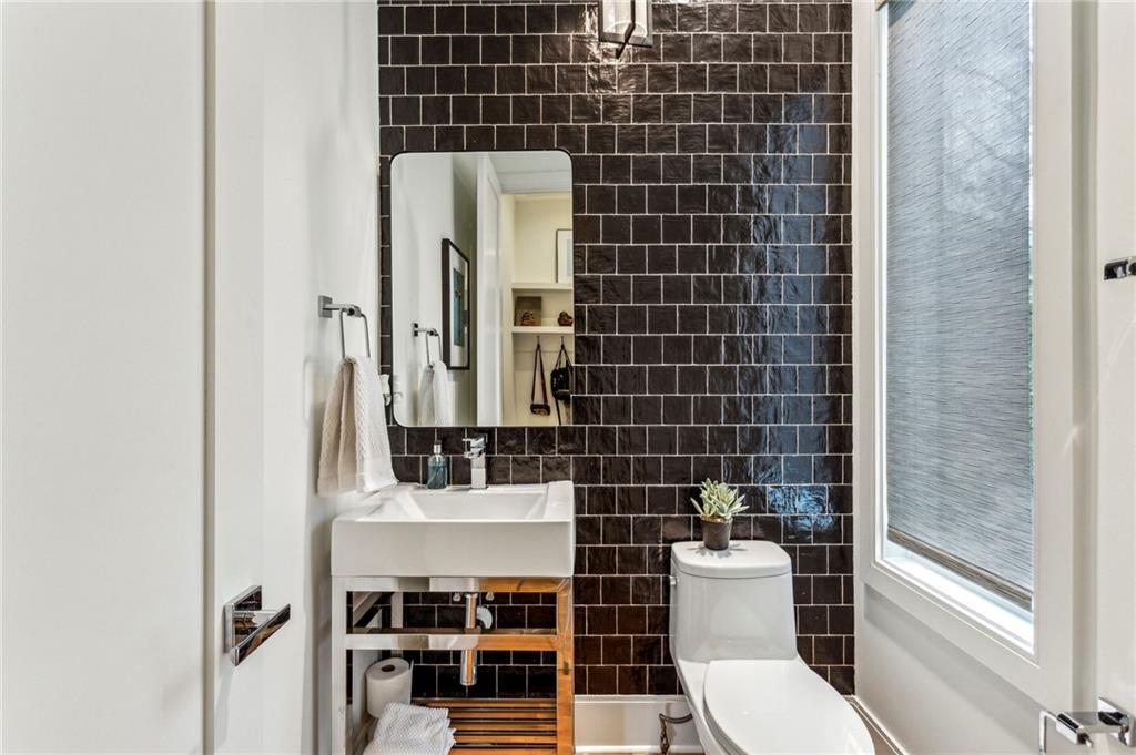 522 Boulevard Place NE Unit 1