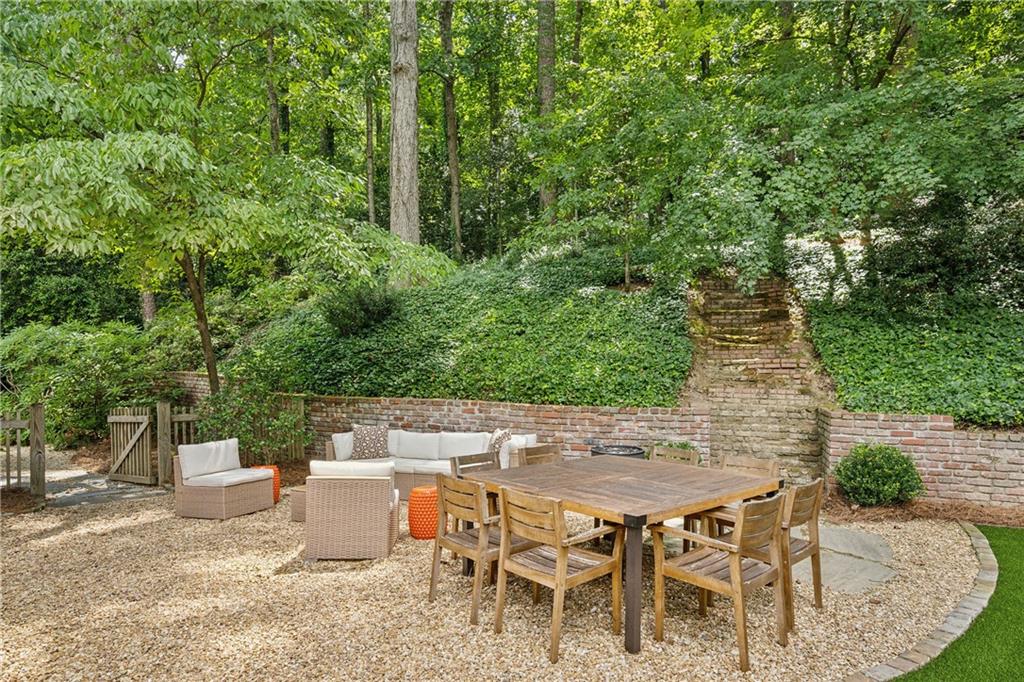 2781 Mornington Drive NW