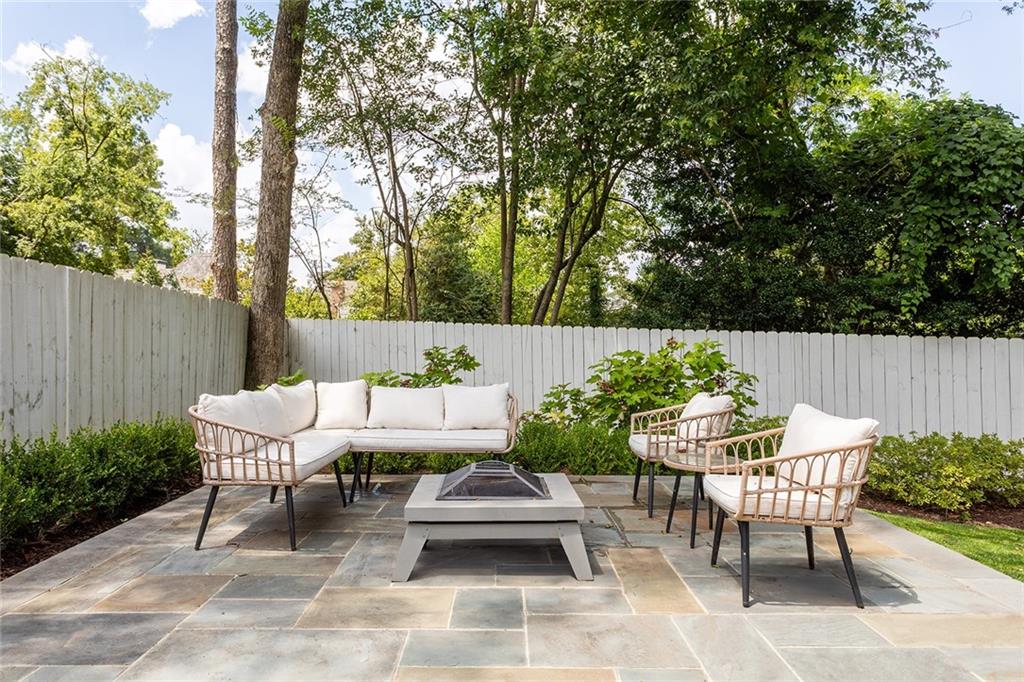 2318 Havenridge Drive NW