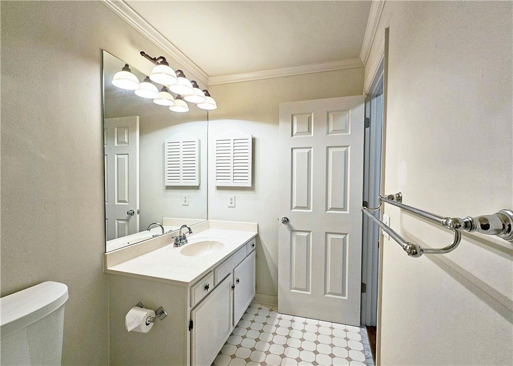 5652 River Oaks Place