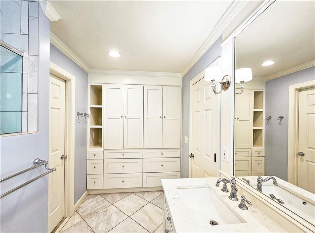 5652 River Oaks Place