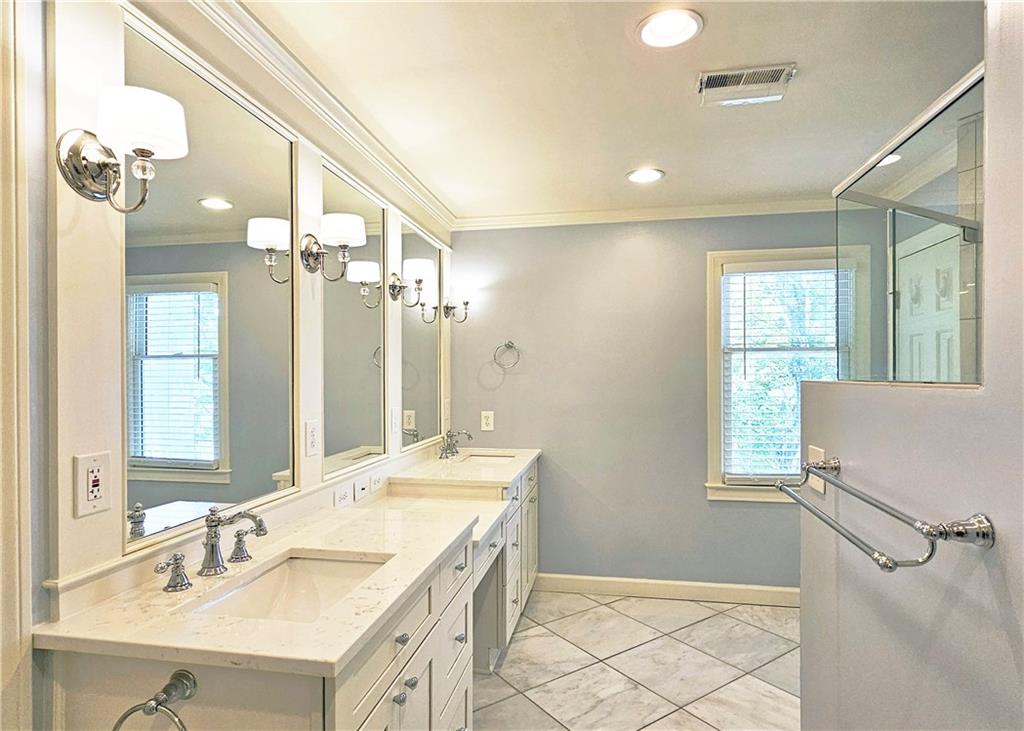 5652 River Oaks Place