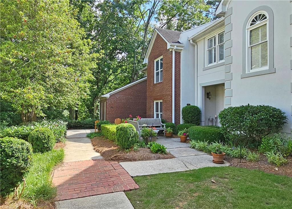 5652 River Oaks Place