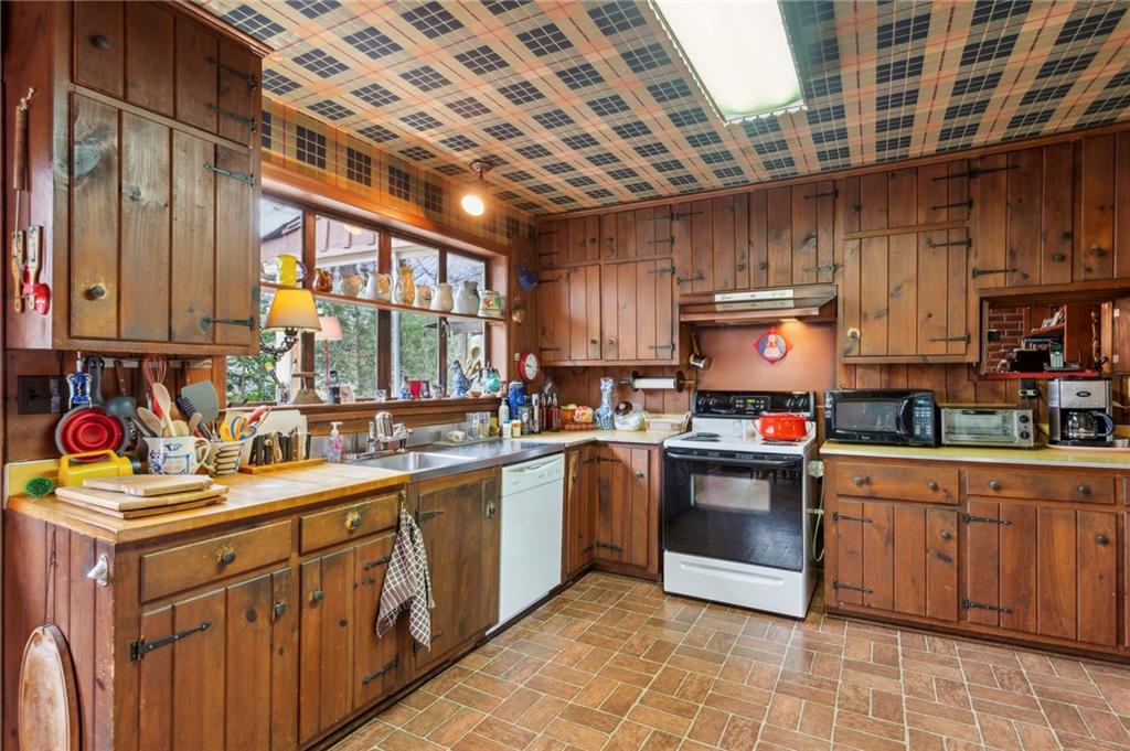 3781 Narmore Drive NE