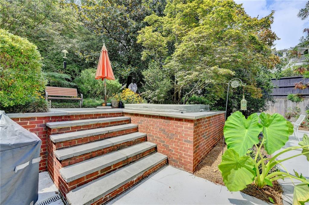 2911 Knob Hill Drive SE