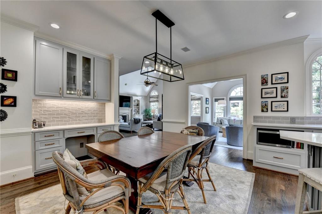 2911 Knob Hill Drive SE