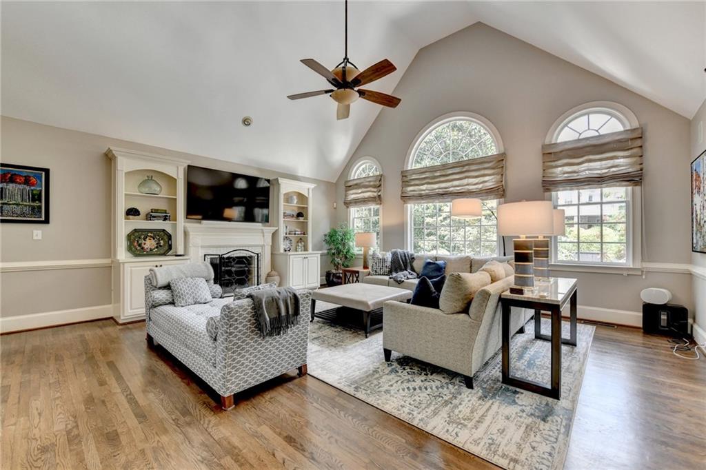 2911 Knob Hill Drive SE