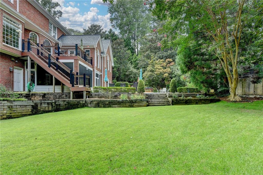 2911 Knob Hill Drive SE