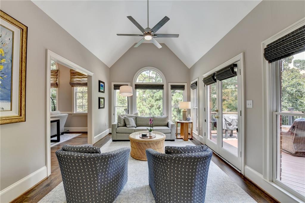 2911 Knob Hill Drive SE