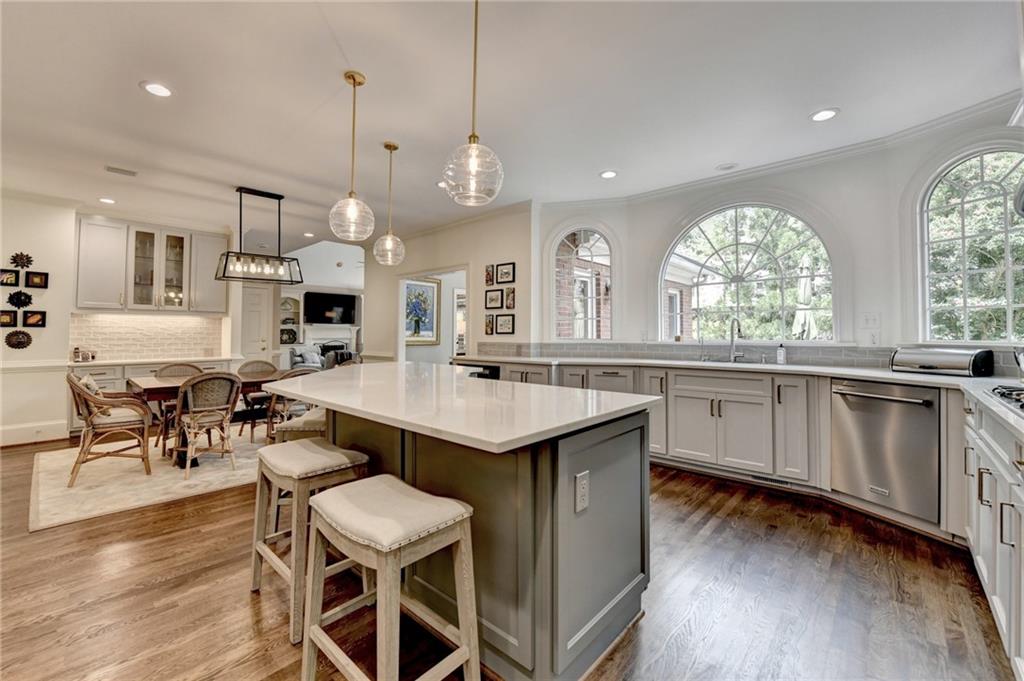 2911 Knob Hill Drive SE