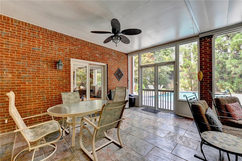 2911 Knob Hill Drive SE