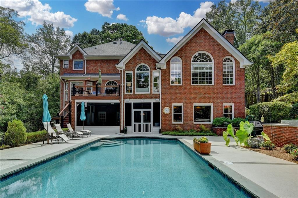 2911 Knob Hill Drive SE