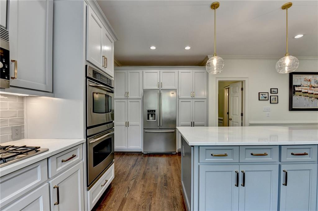 2911 Knob Hill Drive SE