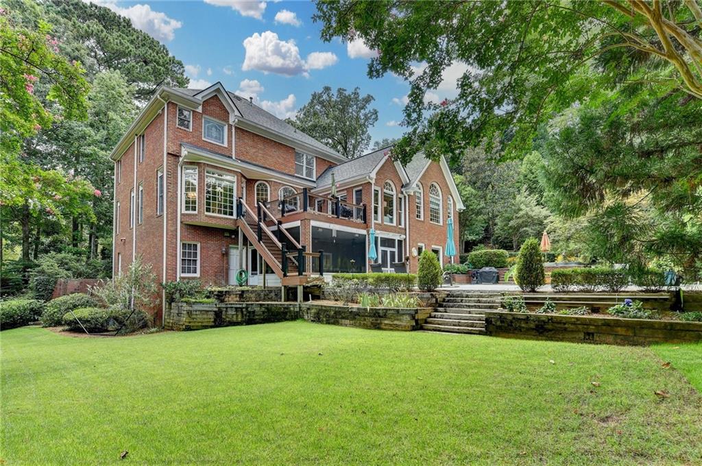 2911 Knob Hill Drive SE