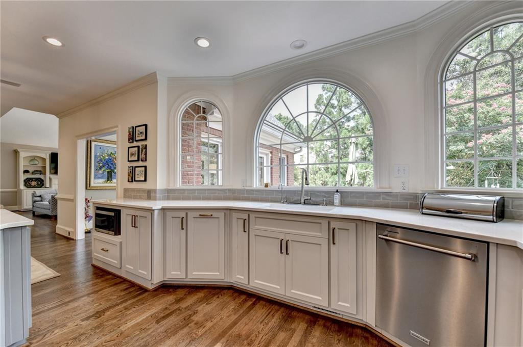 2911 Knob Hill Drive SE