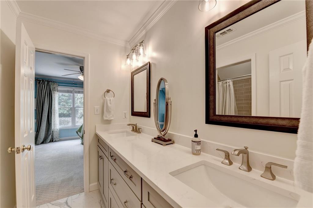 2911 Knob Hill Drive SE