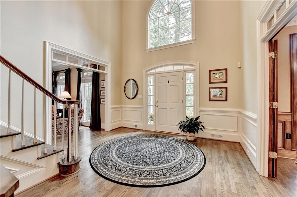 2911 Knob Hill Drive SE