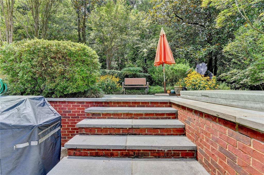 2911 Knob Hill Drive SE