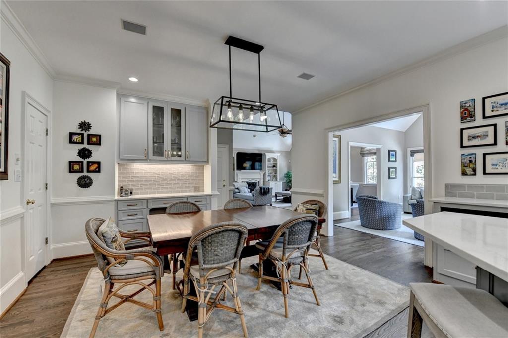 2911 Knob Hill Drive SE