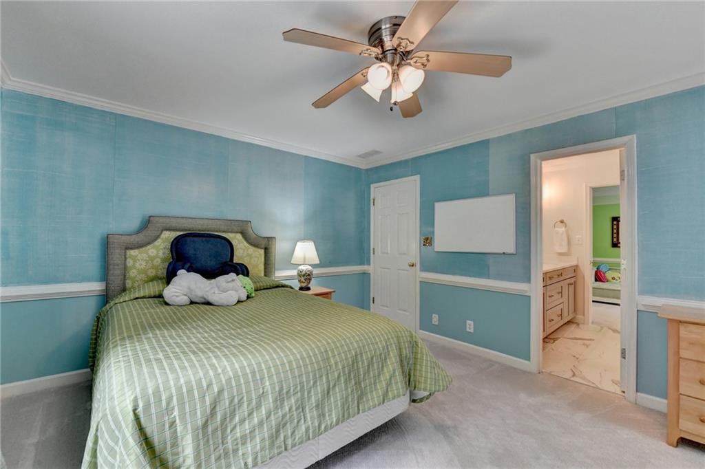 2911 Knob Hill Drive SE