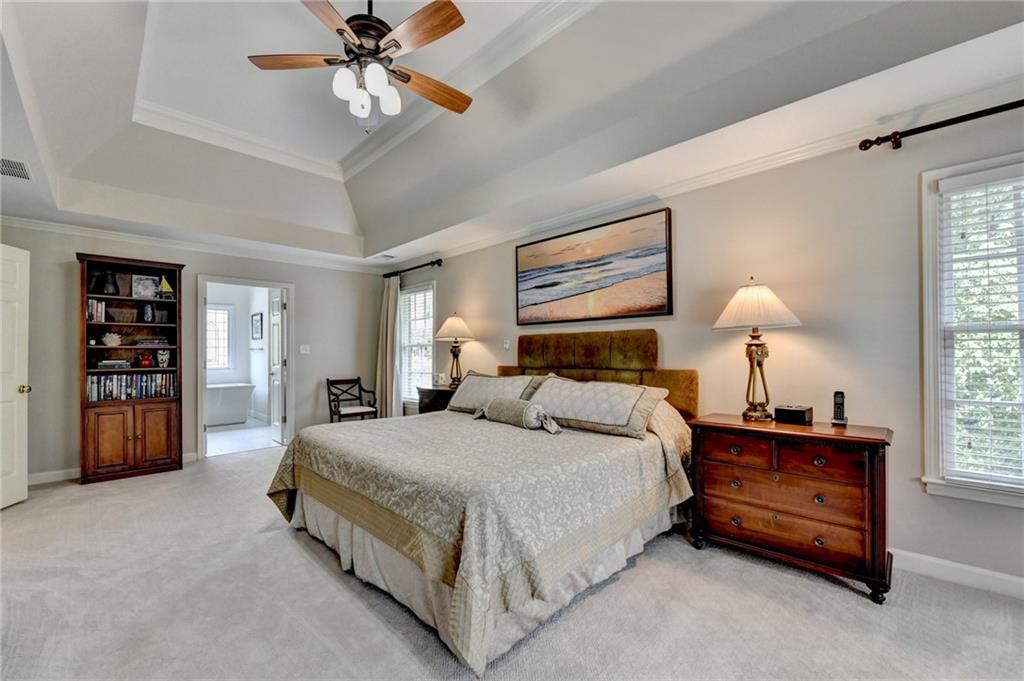 2911 Knob Hill Drive SE