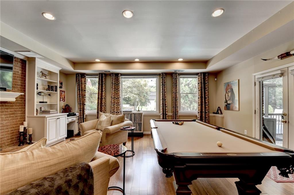 2911 Knob Hill Drive SE