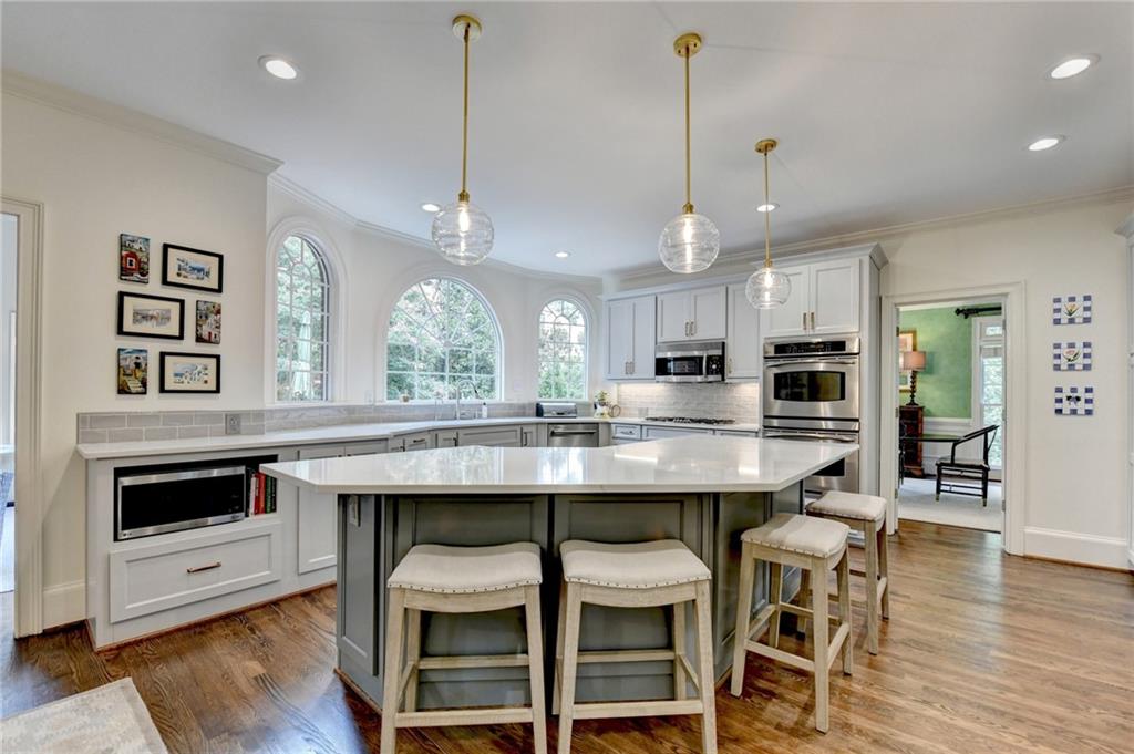 2911 Knob Hill Drive SE