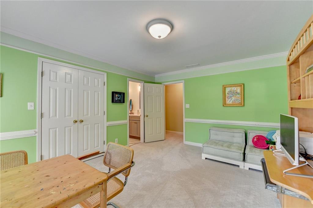 2911 Knob Hill Drive SE