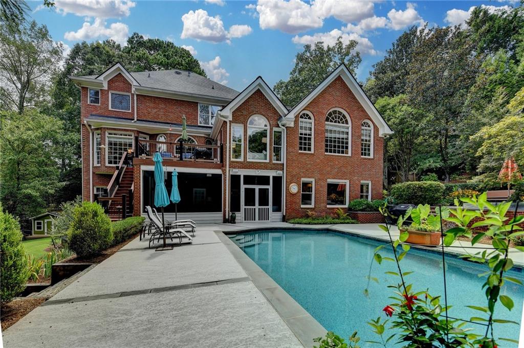 2911 Knob Hill Drive SE