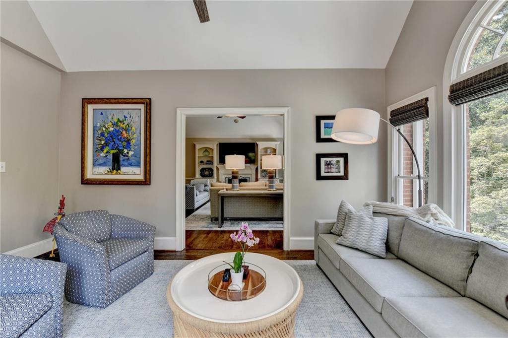 2911 Knob Hill Drive SE