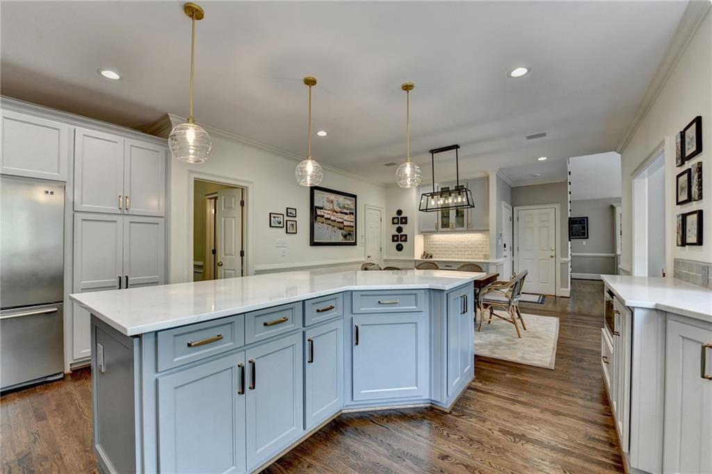 2911 Knob Hill Drive SE