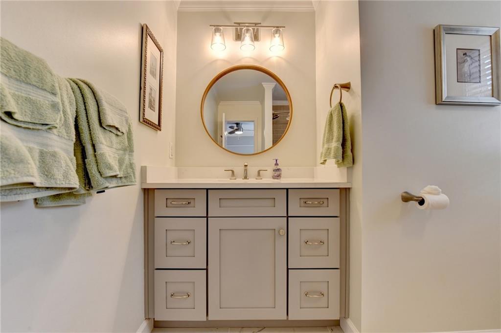 2911 Knob Hill Drive SE