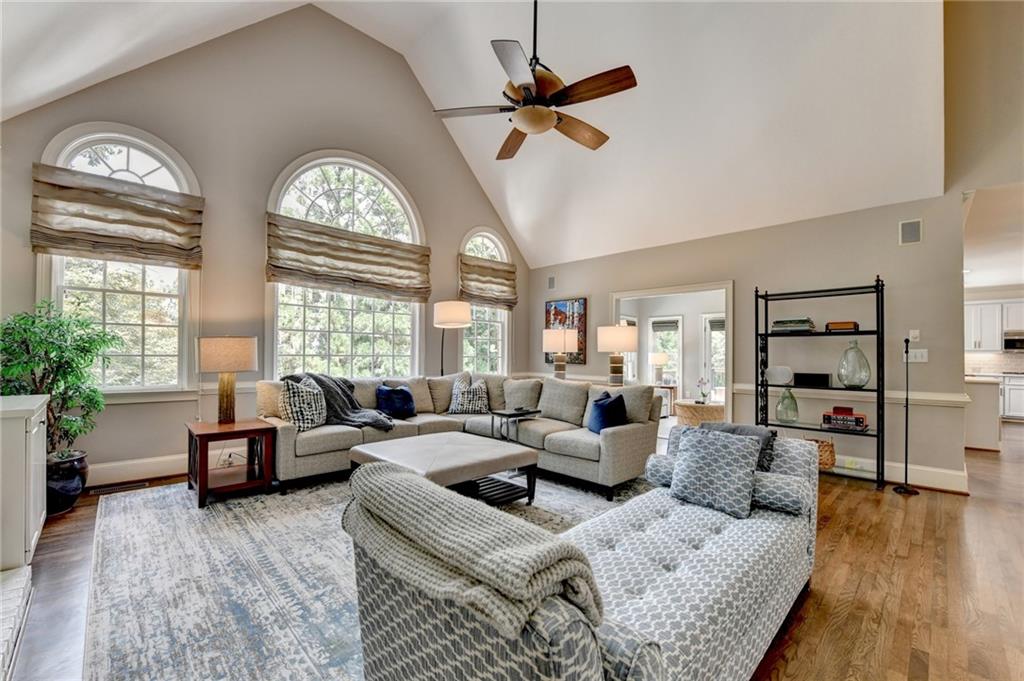 2911 Knob Hill Drive SE