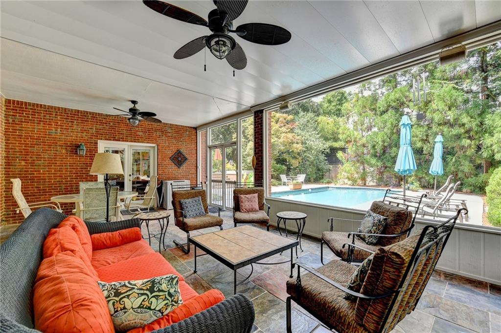 2911 Knob Hill Drive SE