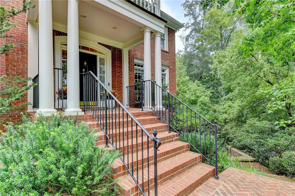 2911 Knob Hill Drive SE