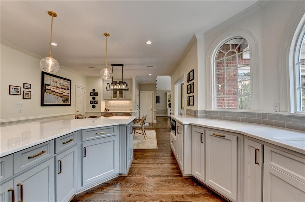 2911 Knob Hill Drive SE