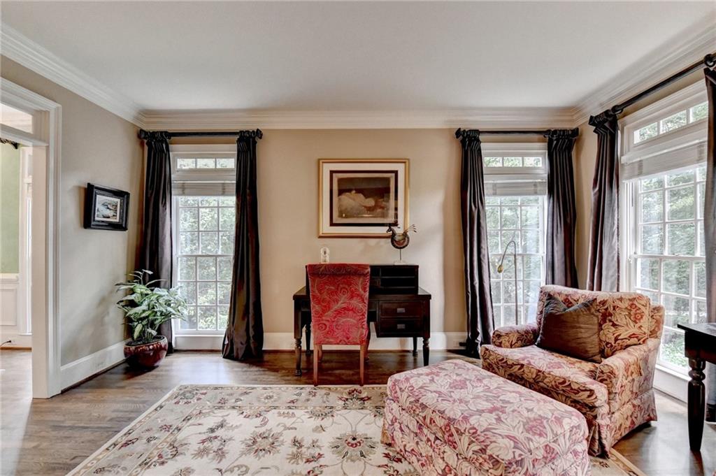 2911 Knob Hill Drive SE