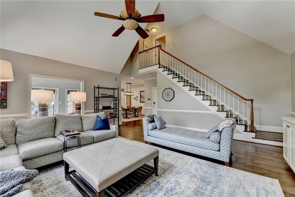 2911 Knob Hill Drive SE