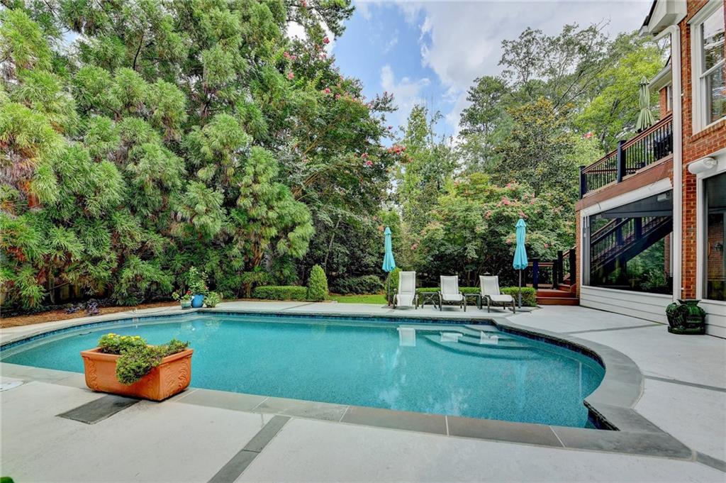 2911 Knob Hill Drive SE