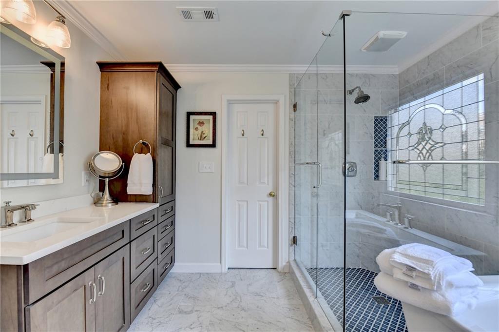 2911 Knob Hill Drive SE