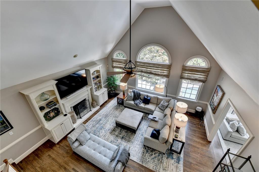 2911 Knob Hill Drive SE