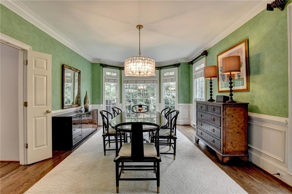 2911 Knob Hill Drive SE