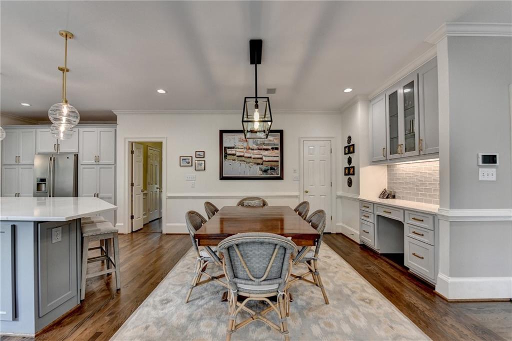 2911 Knob Hill Drive SE