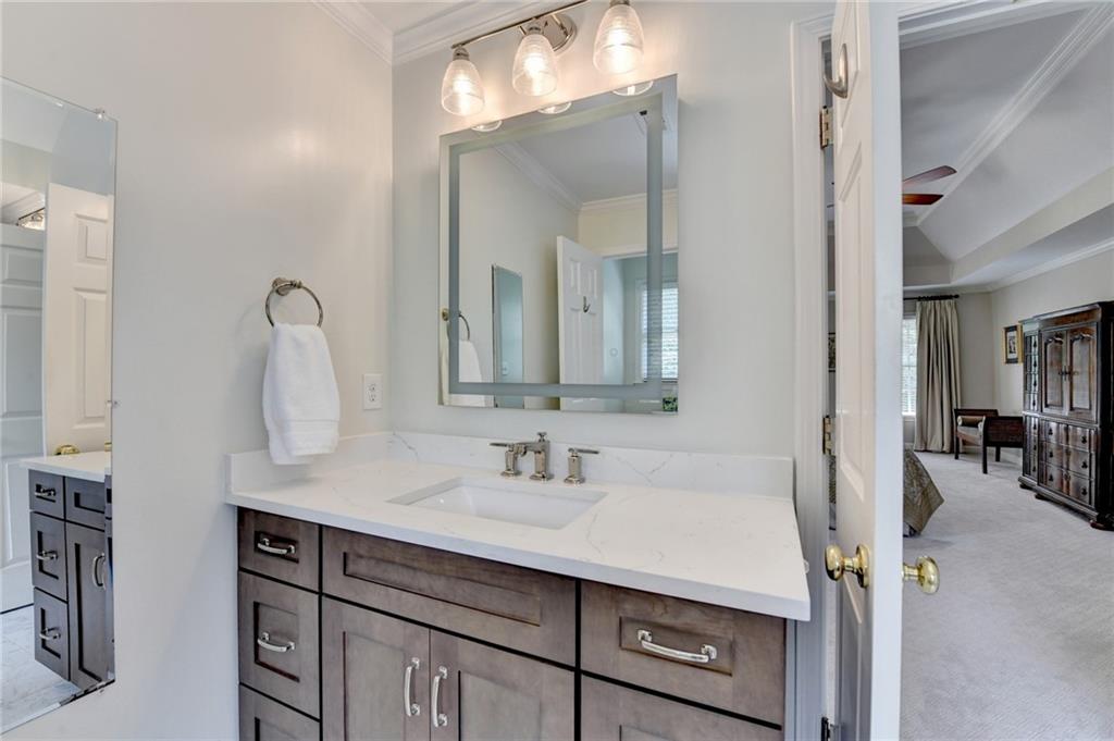 2911 Knob Hill Drive SE