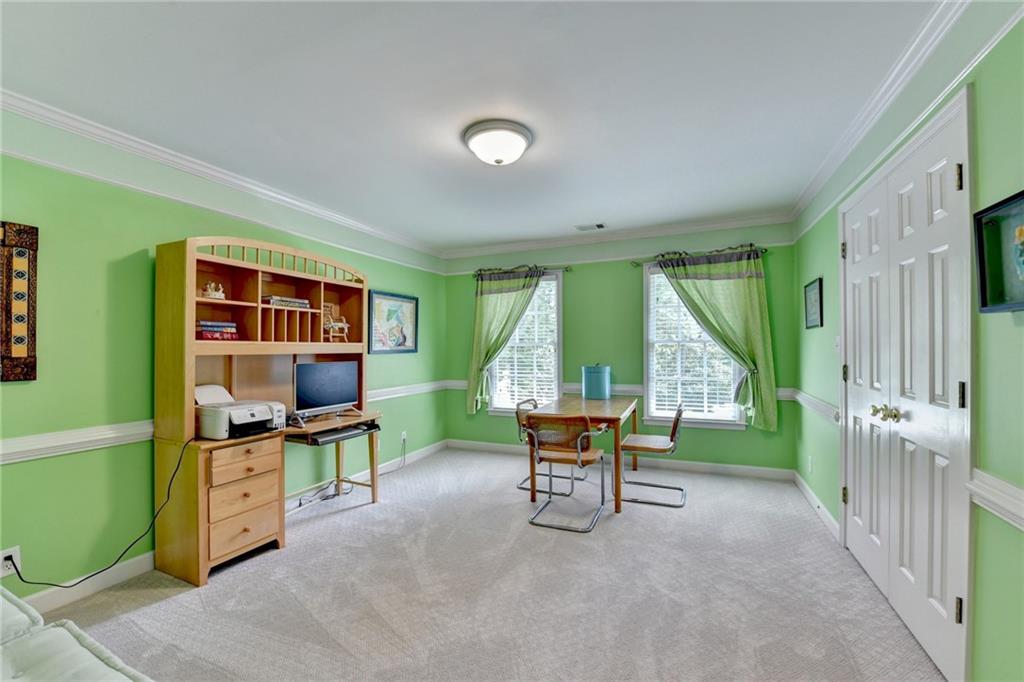 2911 Knob Hill Drive SE