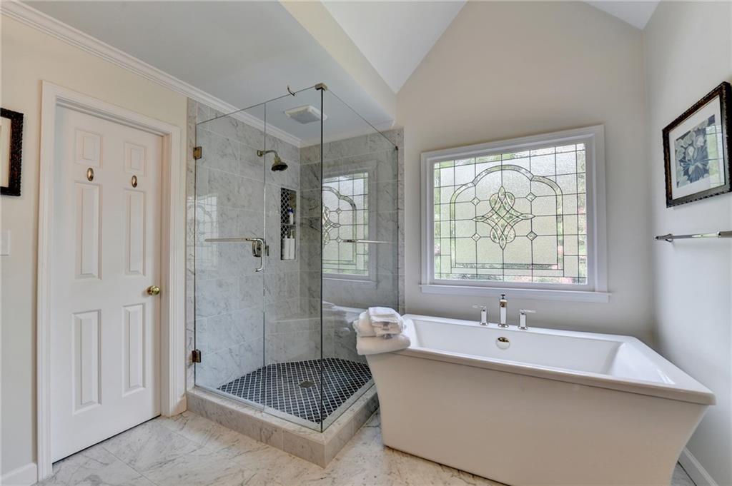 2911 Knob Hill Drive SE