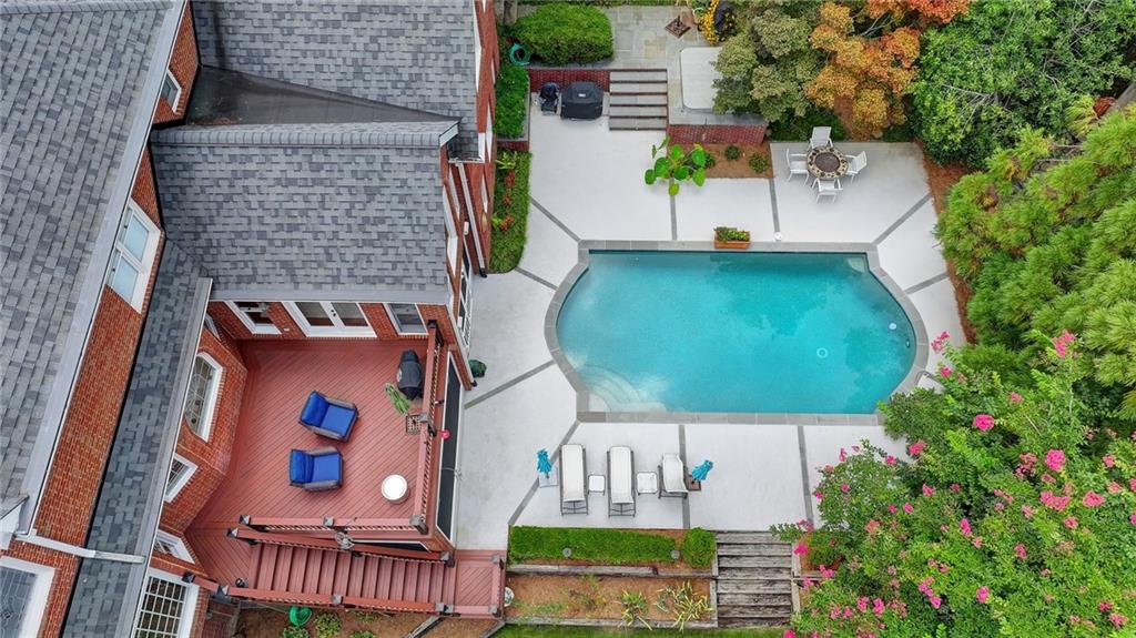 2911 Knob Hill Drive SE